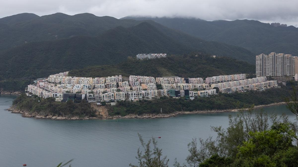 本土研究社翻查8個傳統獨立屋區的衞星圖，發現最少173間獨立屋涉嫌佔用官地，其中紅山半島佔21間。(資料圖片／蘇文傑攝)