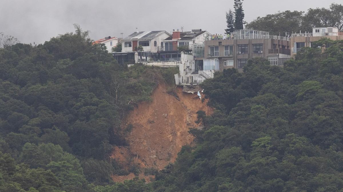 政府確認甘澍路8號「東桂」獨立屋近斜坡位置有僭建物。(資料圖片／蘇文傑攝)
