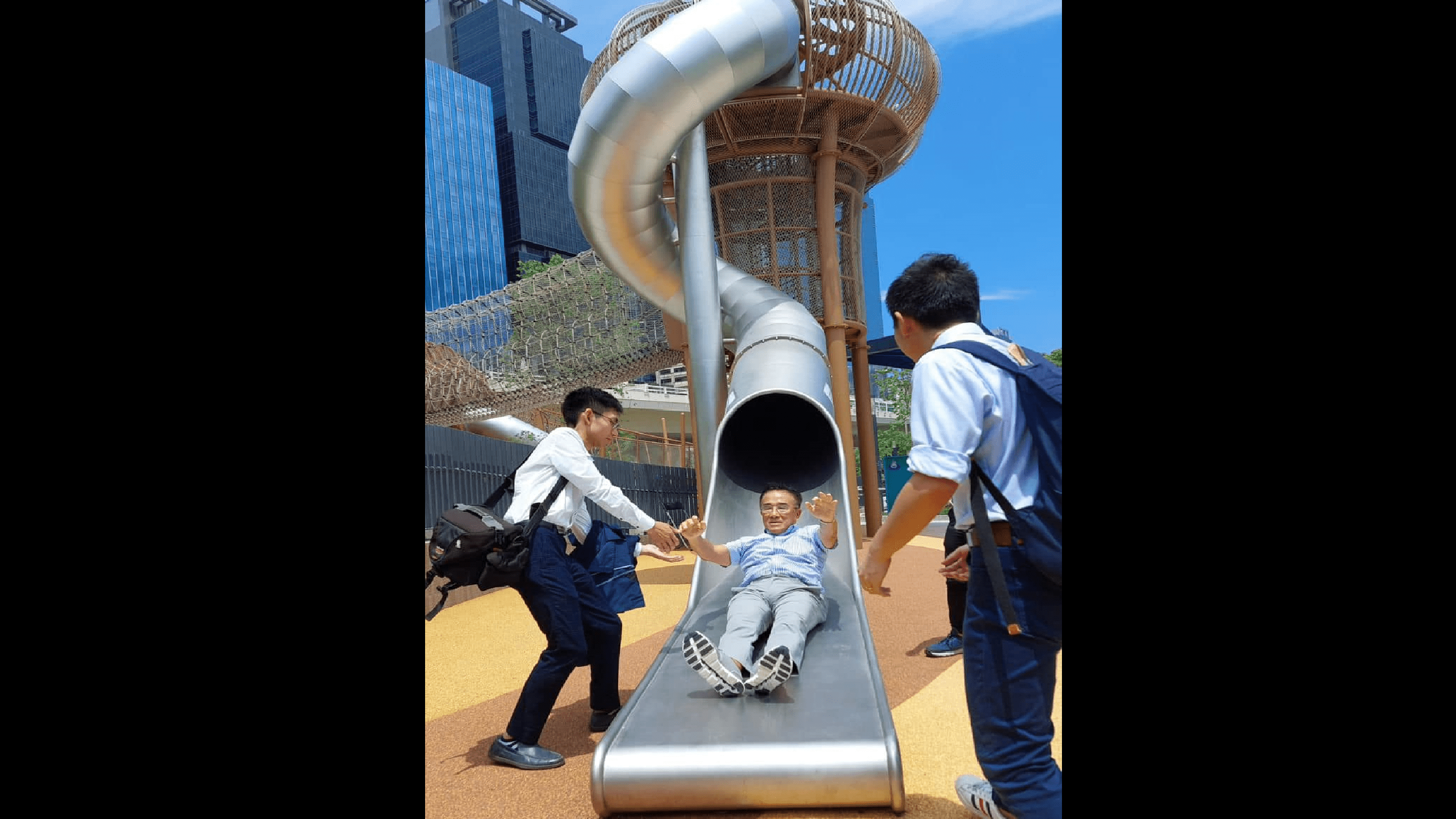 Ray Online｜73歲田北辰到茶果嶺海濱公園瀡滑梯　指起初有些辛苦(田北辰Facebook圖片)