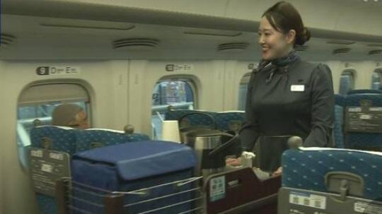 東海道新幹線列車周二最後一天提供推車販賣服務。(互聯網)