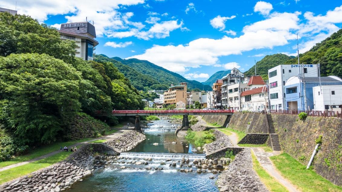 箱根是溫泉勝地，溫泉旅館林立。圖為湯本溫泉。(互聯網)