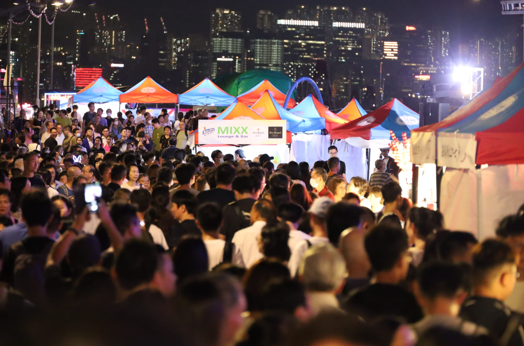 灣仔海濱的夜市「海濱藝遊坊」今晚結束。