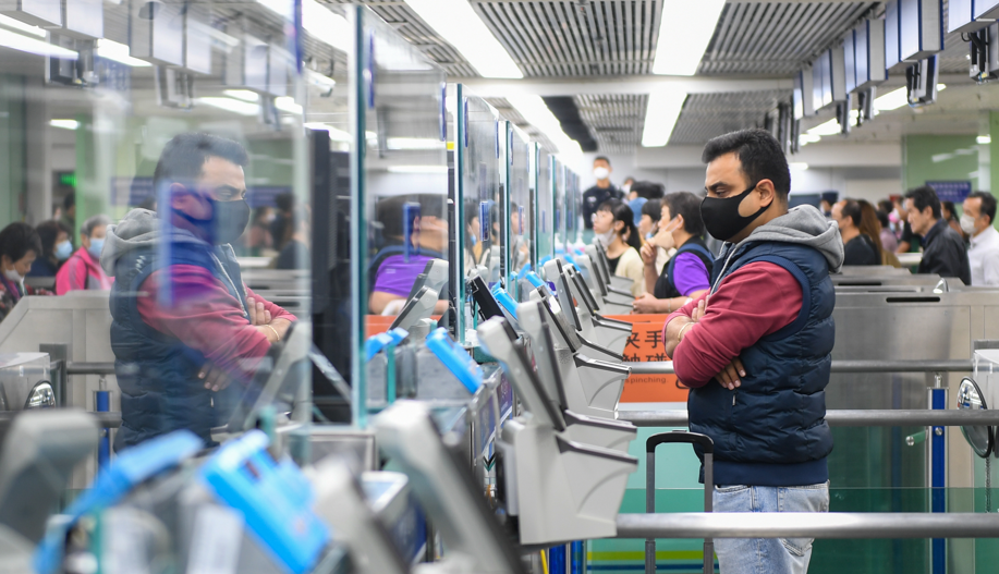 港澳地區外國人組團入境廣東，可獲得144小時免簽證，即6天時間，需「團進團出」。（新華社資料圖片）