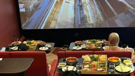 網上熱話｜盤點三大奇怪戲院「打邊爐戲院」熄燈後仲烚到嘢？仲有浸浴戲院 海中心戲院