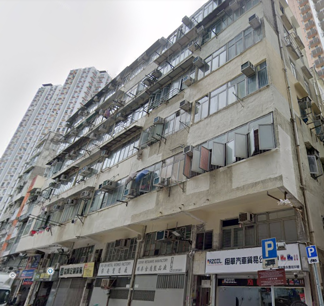 長沙灣永康街50E號唐樓單位地台下陷現10米裂痕 居民緊急疏散