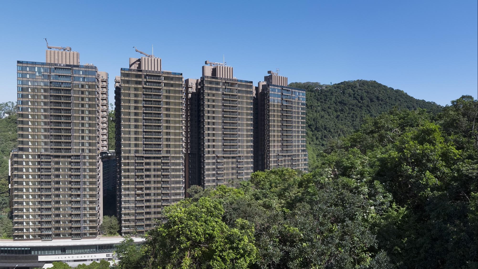 筲箕灣香島最新錄罕有複式連天台戶租賃成交，以每月9.6萬元連車位租出，呎租42元。