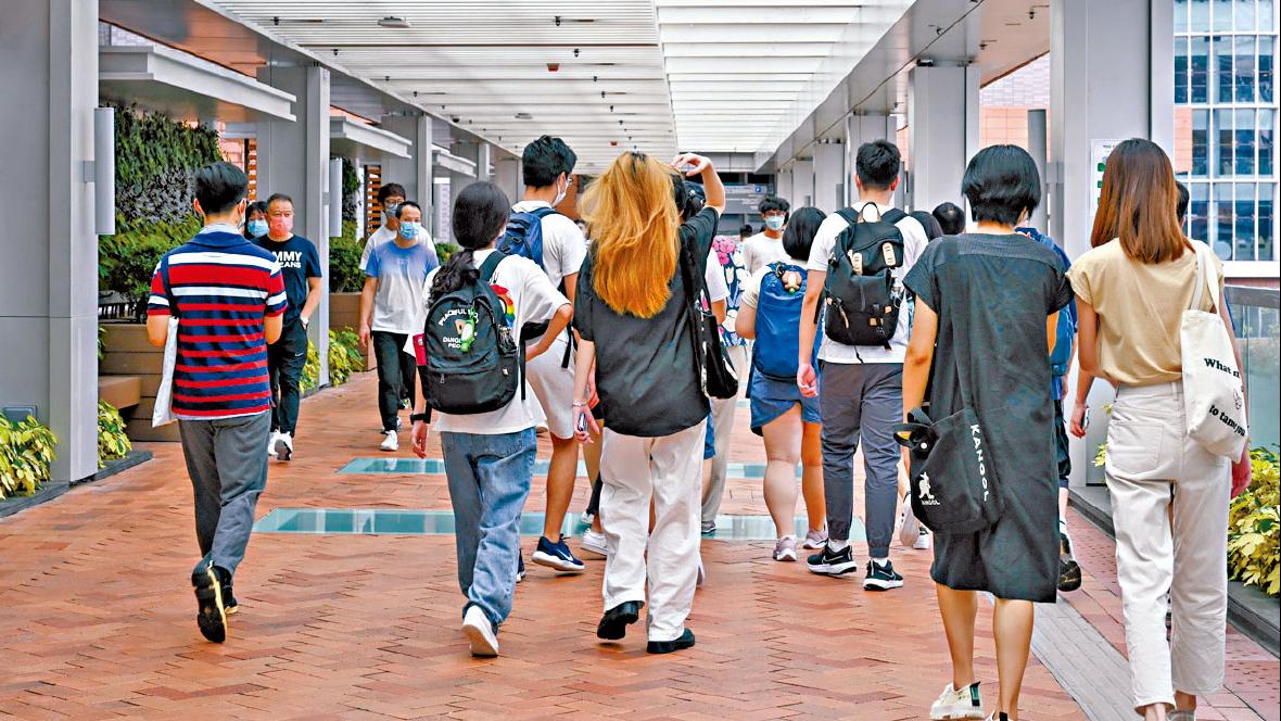 第八代大學生初入職收入貼近歷史高位 組織︰宏觀經濟惡化憂難持續