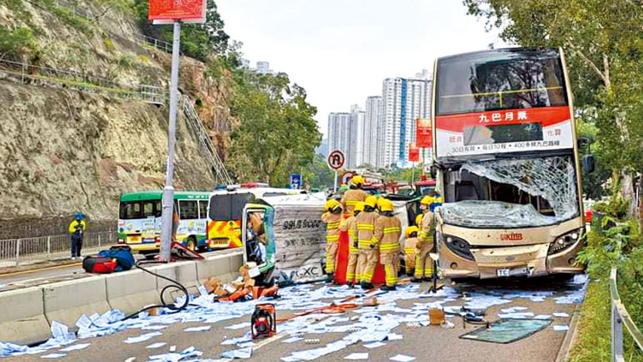 撞壆飛彈撼巴士1死兩傷 客貨車司機涉毒駕被捕