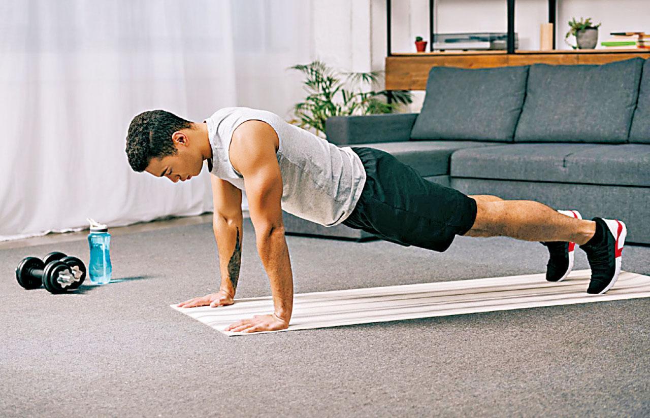 掌上壓｜3招變化姿勢 訓練胸肌在家運動