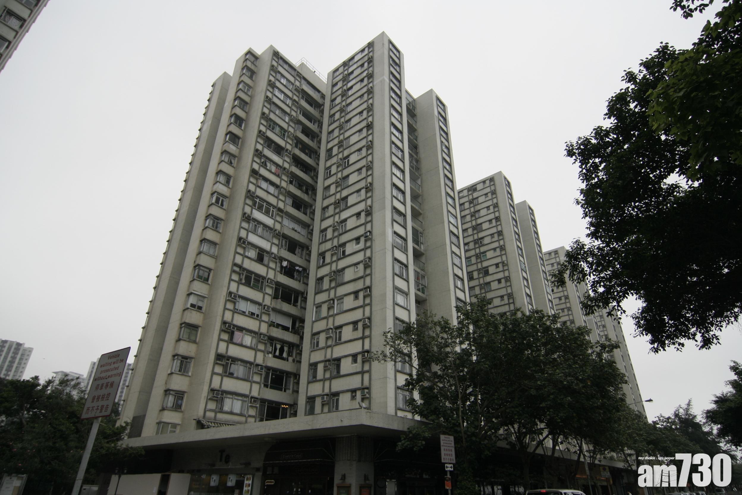 西灣河單位天降鋁窗飛墮馬路邊　男住戶被帶警署調查