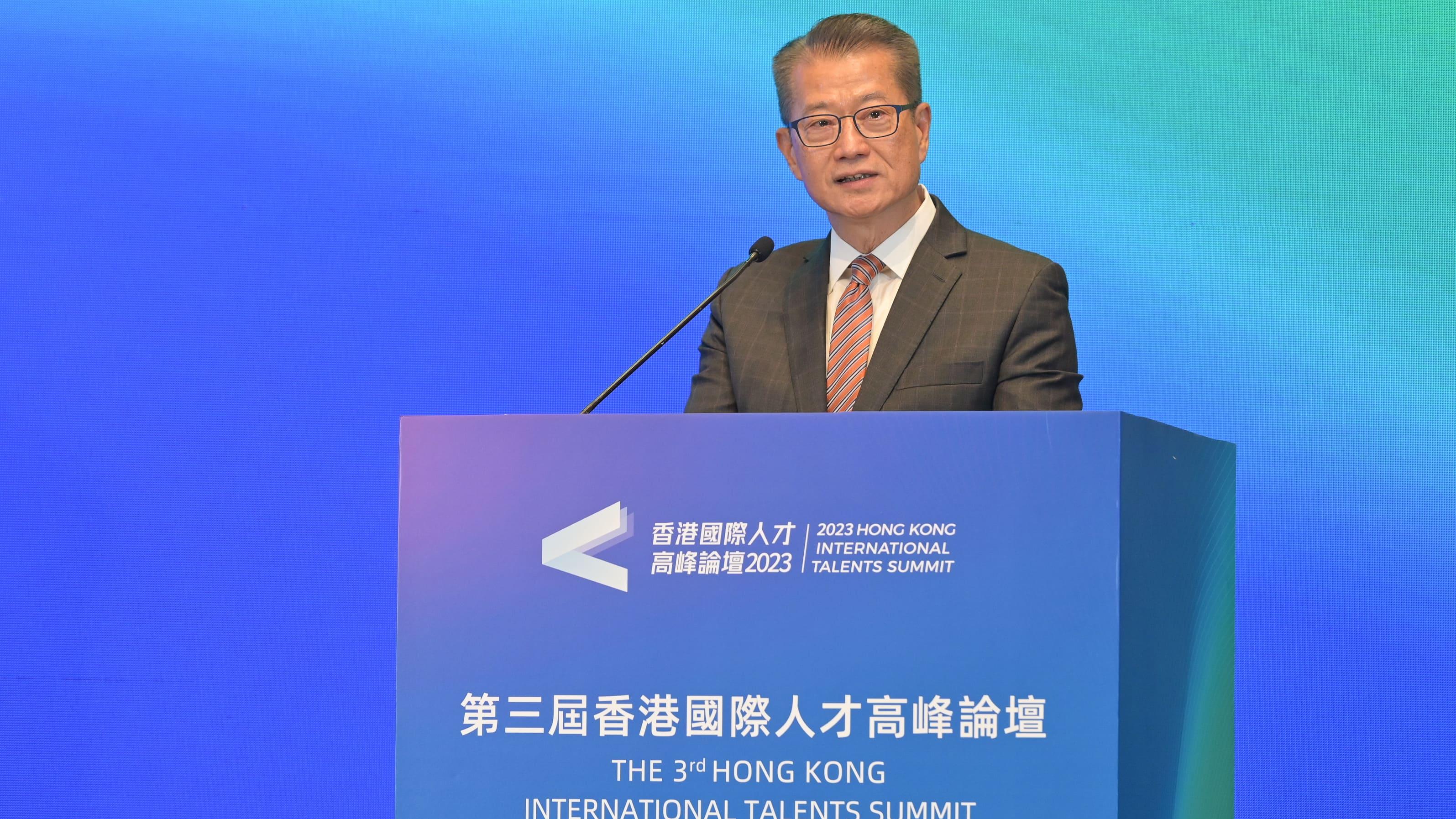 搶人才｜陳茂波：輸入人才計劃共接約16萬宗申請　逾10萬宗獲批