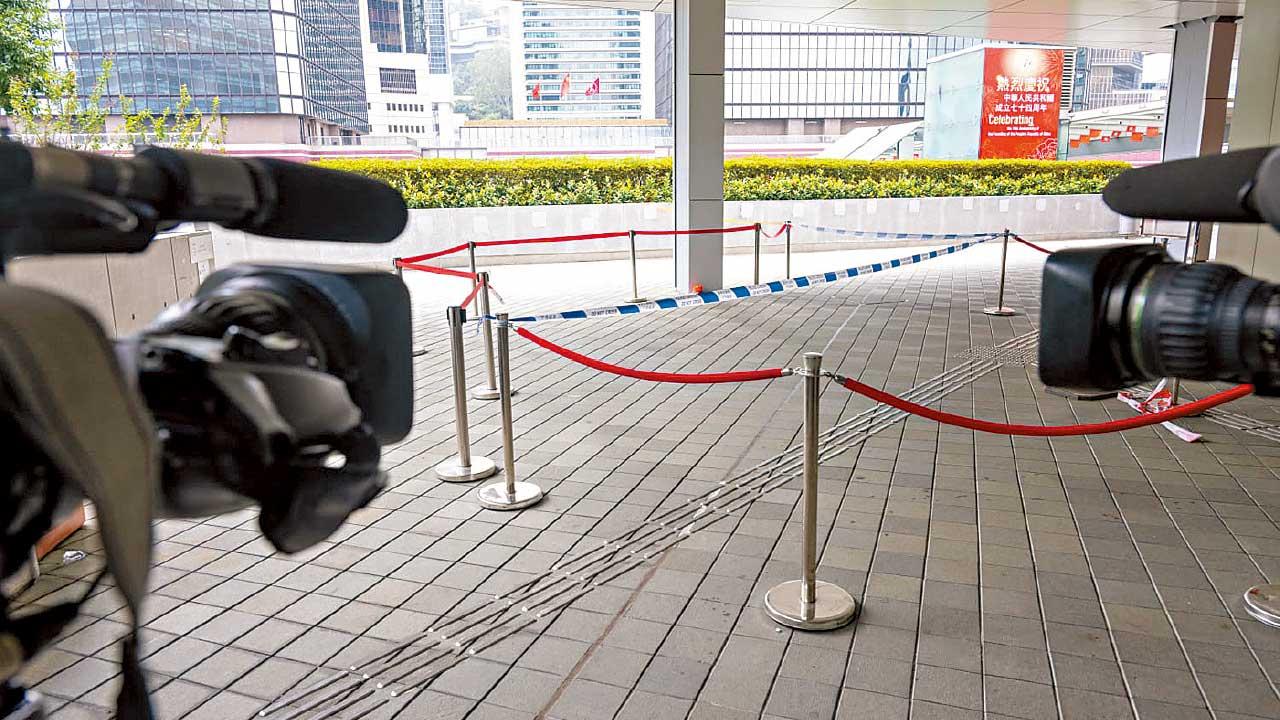 政總外持刀傷保安 17歲自閉症青年被捕