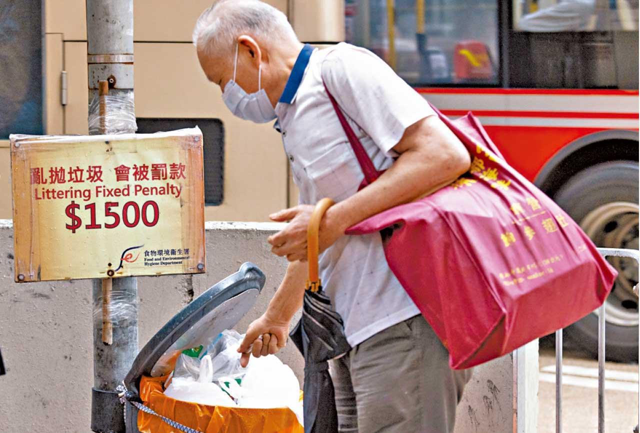 周日起亂拋垃圾等罰款增至3,000元，店鋪阻街罰6,000元。(資料圖片)