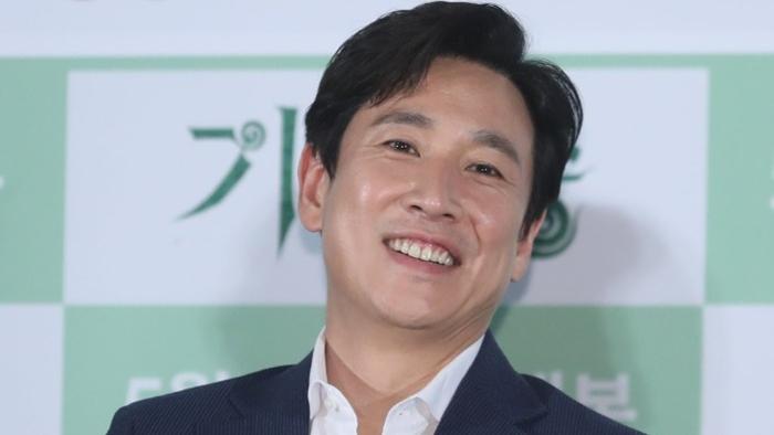 醜聞愈爆愈多 《上流寄生族》李善均吸毒兼出軌