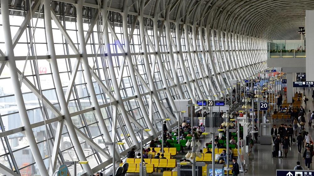 日本關西機場有婦人闖入禁區。(關西國際機場Facebook)