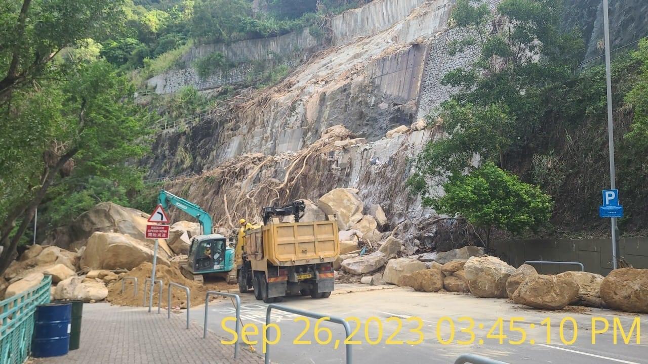 颱風小犬｜林世雄指全天候監察海陸空情況　盡快清理耀東邨山泥傾瀉巨石