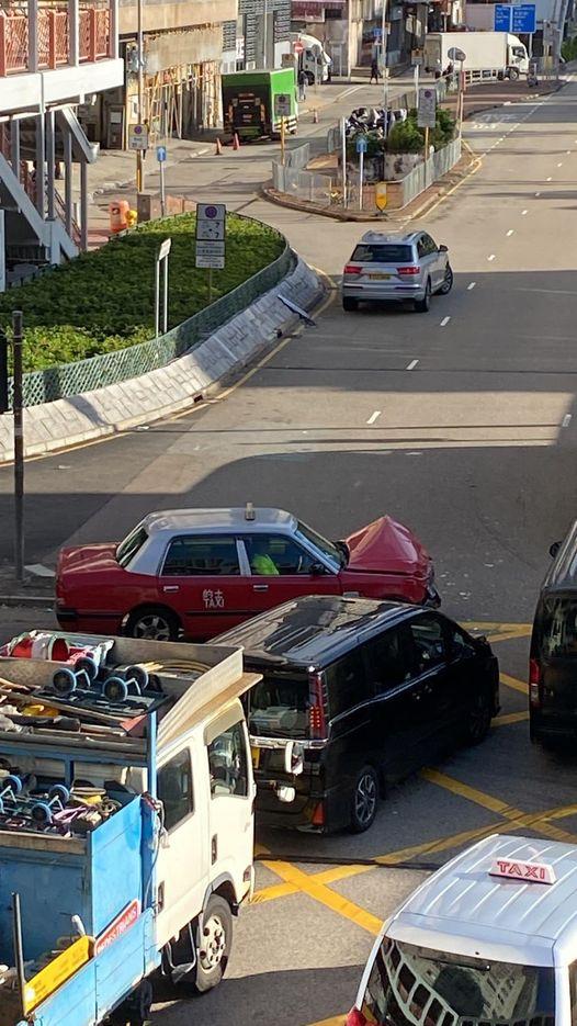 荃灣大涌道沙咀道交界的士私家車相撞　1人受傷