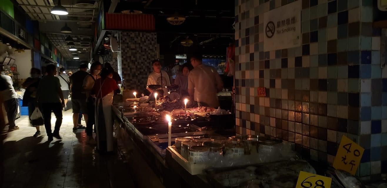 新都城街市電力故障。(@Alex Wong@FB「將軍西頁」專頁)