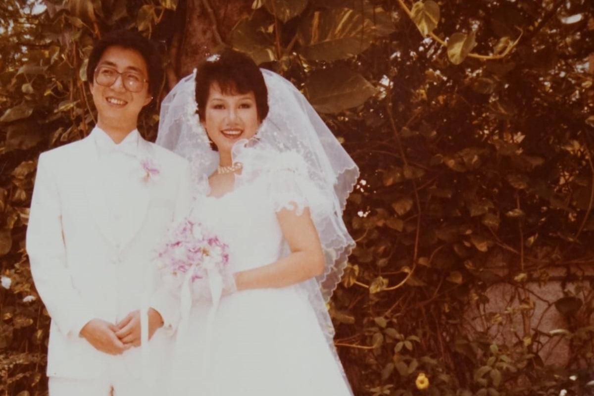 淑梅姐(右)話40年前同張文新結婚嗰時，擺酒酒席盛惠1,200元。