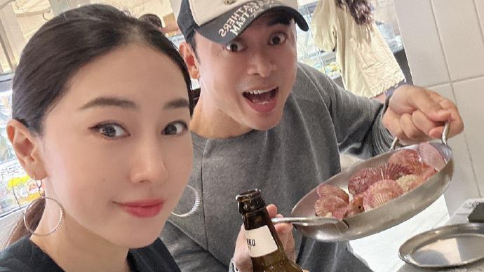 JJ曾呻每日都想離婚 突PO與樊少皇撐枱腳證情未變