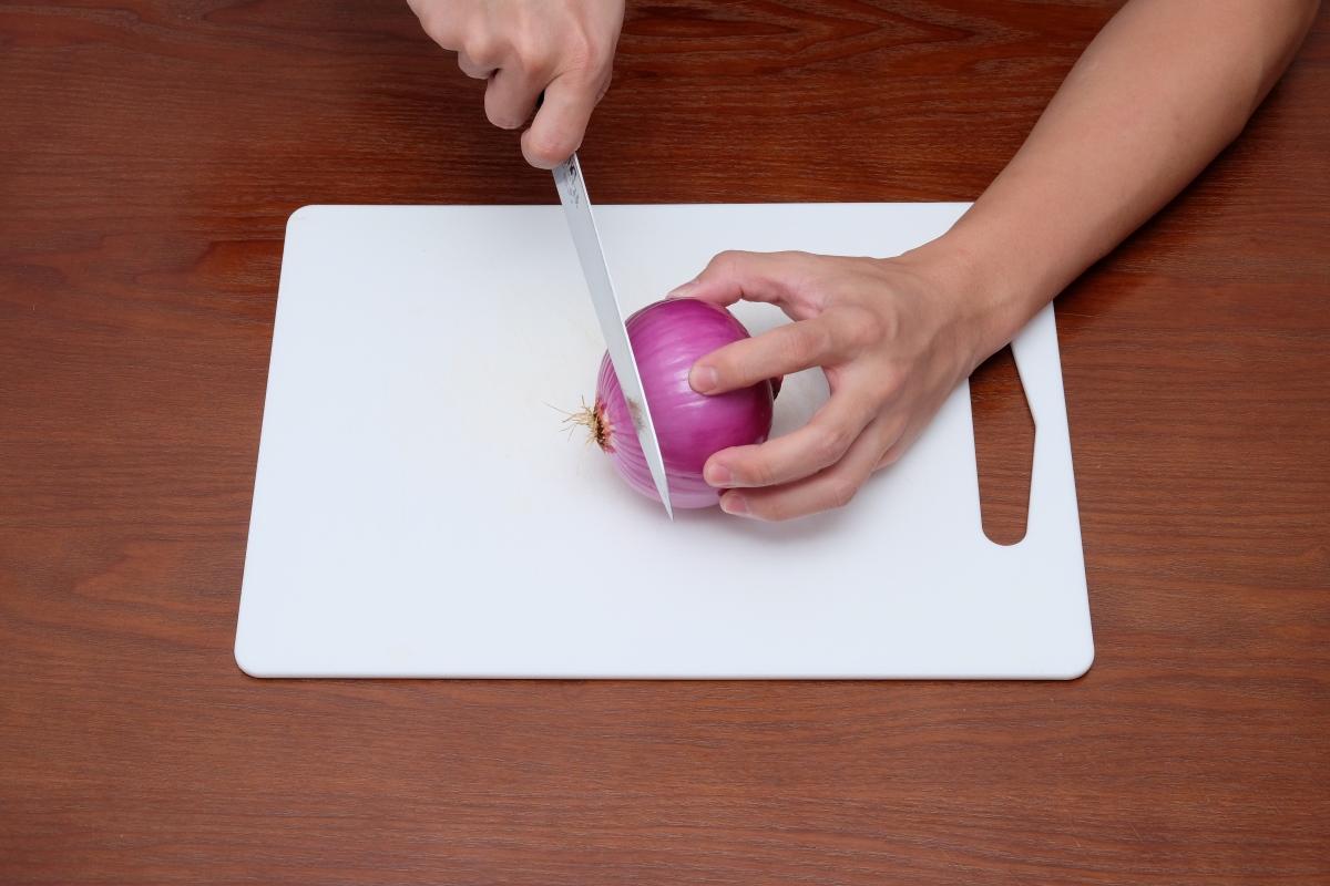 切洋蔥不流淚 ｜神器及切法5招不再流淚 減輕對眼鼻刺激(有片）