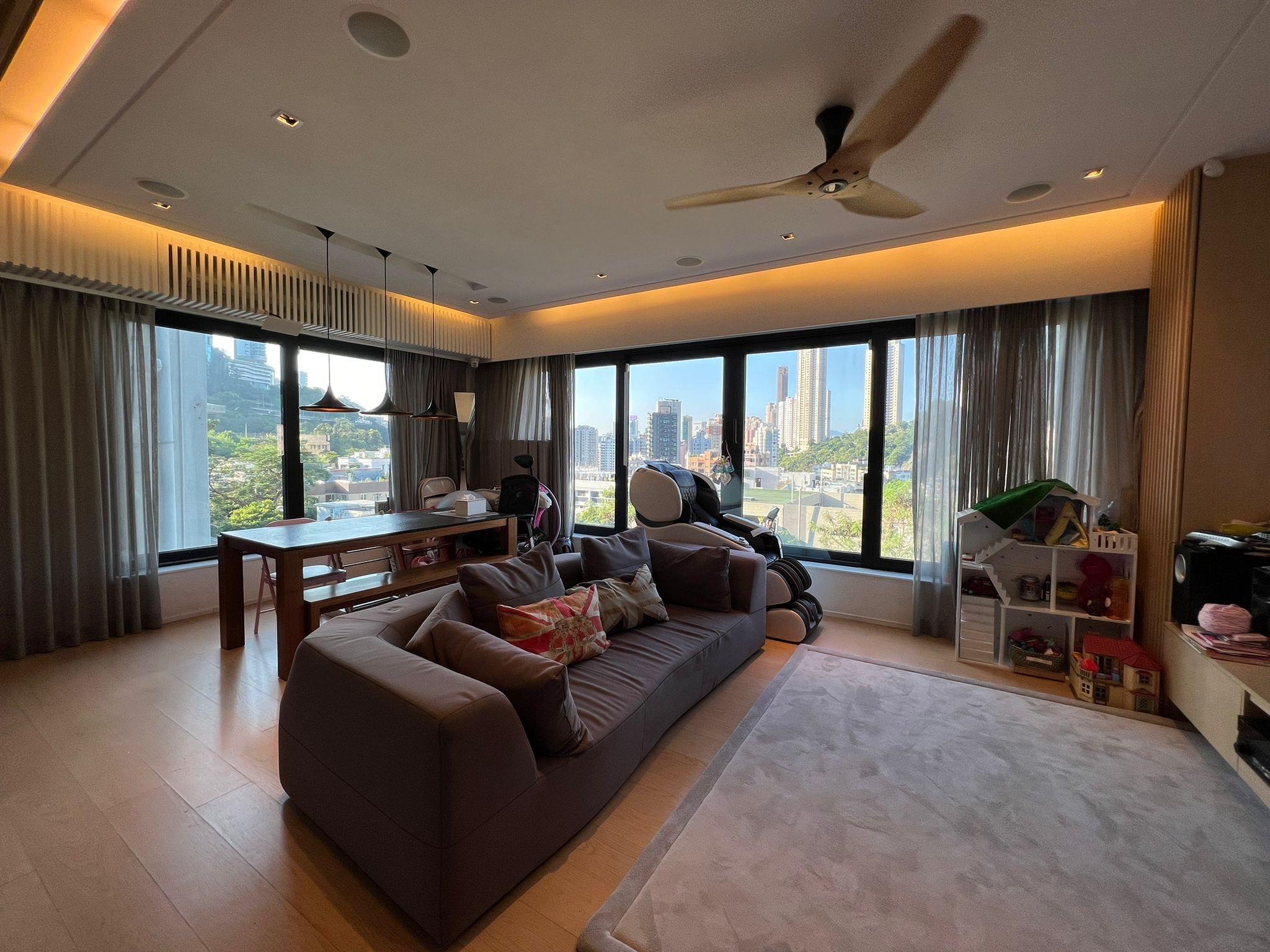 大廳設有90度闊落大窗，景觀翠綠開揚。