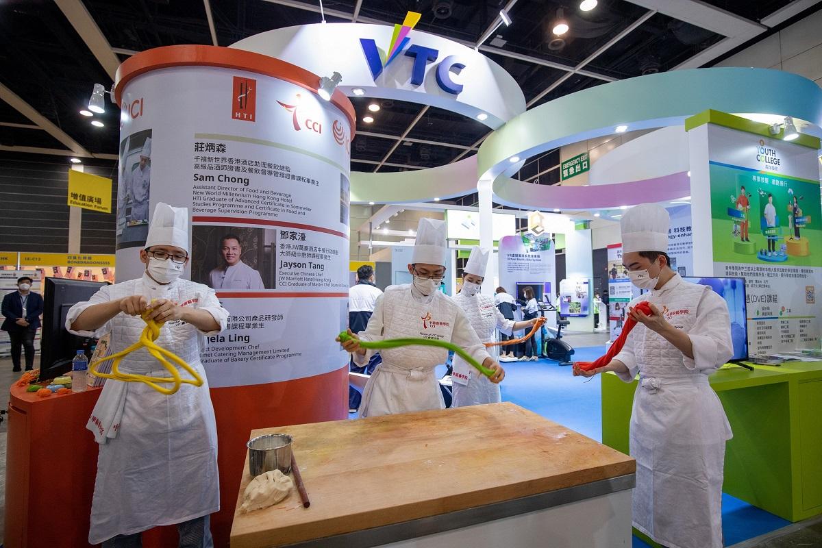 中華廚藝學院學生當日會表演動感手工拉麵。(職訓局提供)