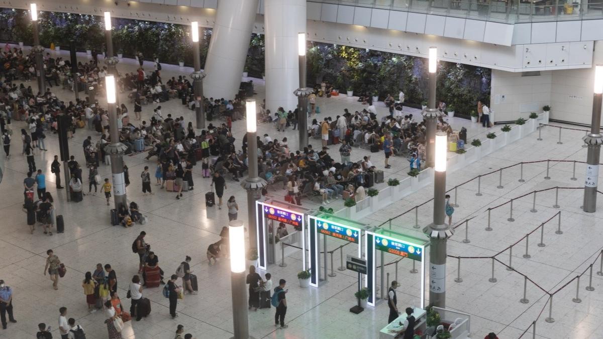 港鐵將在高鐵西九龍站候車大堂添置約300個座位。(資料圖片／蘇文傑攝)