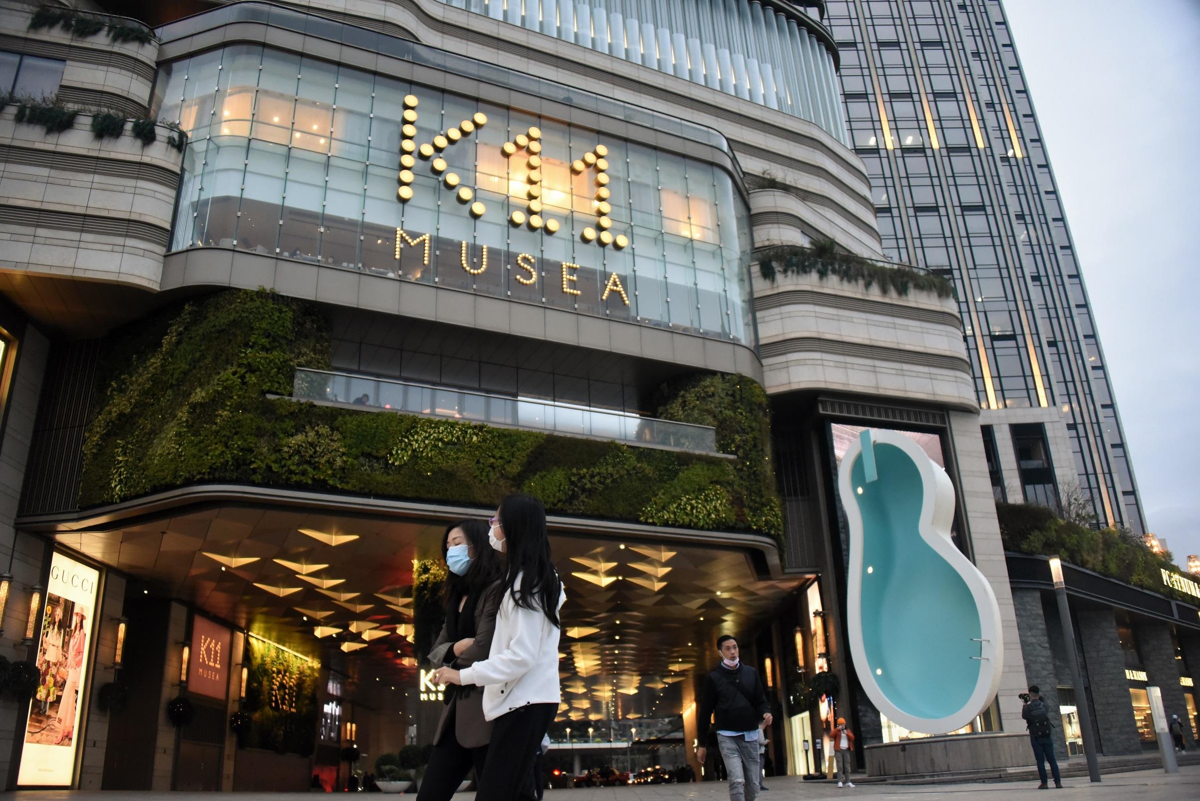 新世界發展(017)