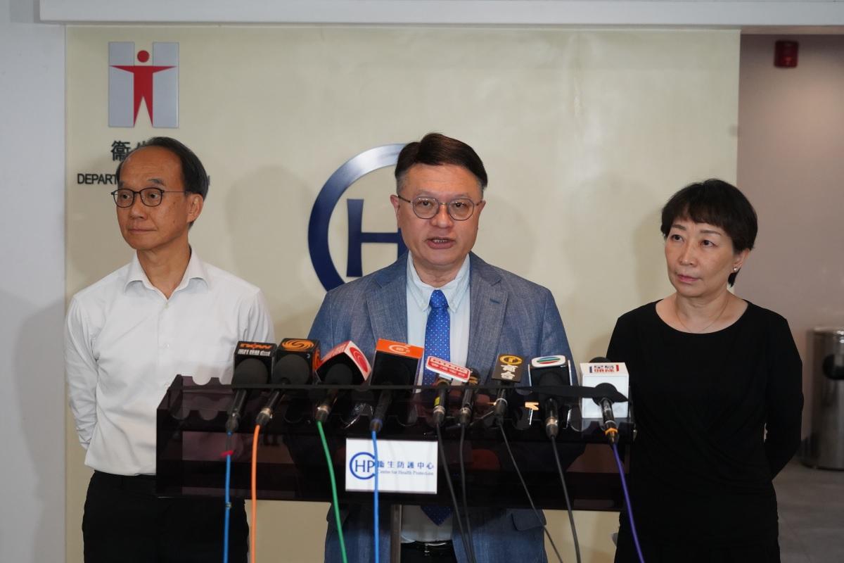 (左起)劉宇隆、許樹昌和張竹君在聯合科學委員會會後，交代最新疫苗接種建議。