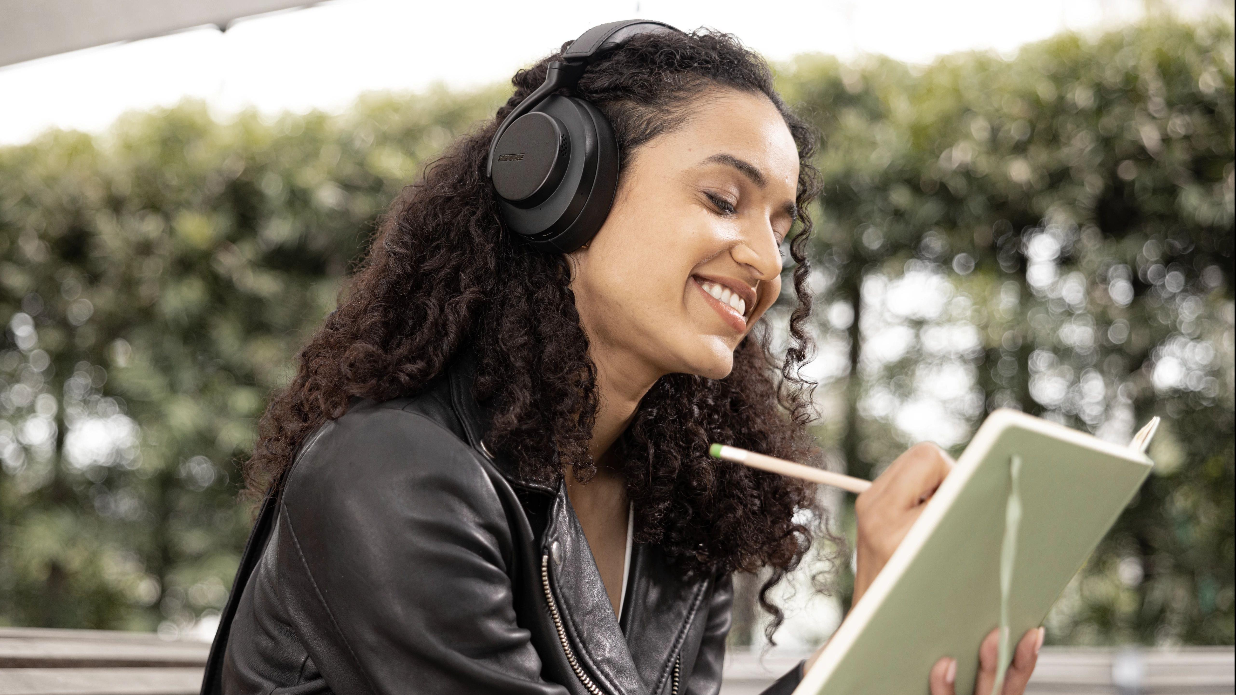 混合降噪丨45小時超長續航 靚聲播客Shure AONIC 50 Gen 2都玩空間音訊