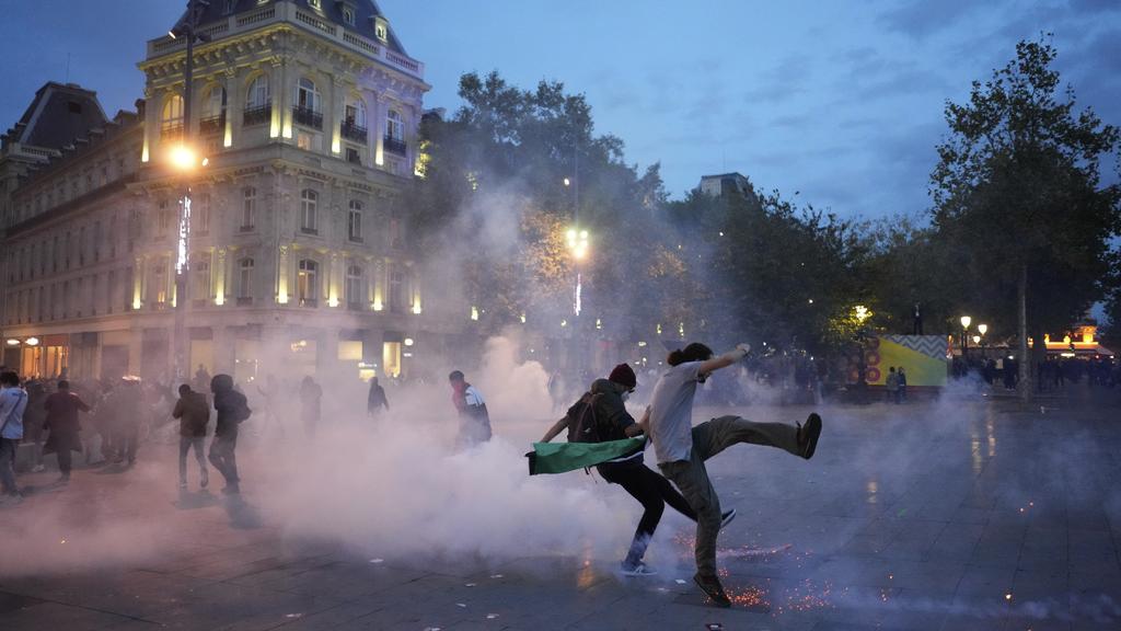 法國禁止舉行親巴勒斯坦的示威，但仍有數以百計人聚集並爆衝突。(美聯社)