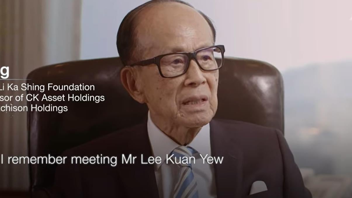 超人露面｜李嘉誠罕有受訪回憶李光耀 被一句「不如你從政啦」逗得哈哈大笑
