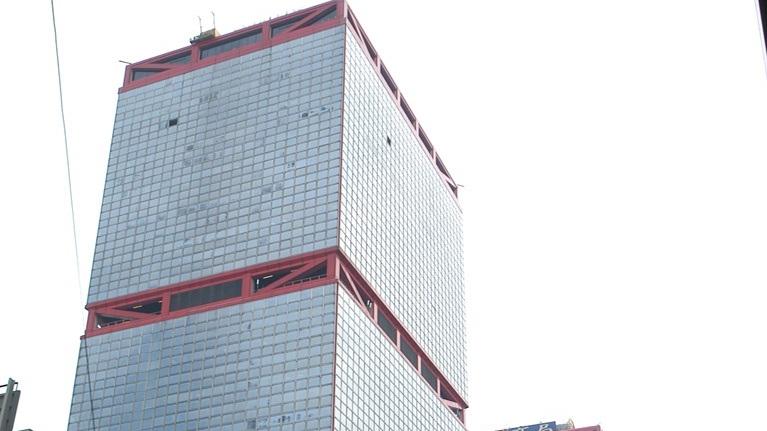 上環信德中心招商局大樓一伙低層望少海景的1,600多呎單位，現以意向價3,400萬元放售，同時亦以意向月租58,320元放租。