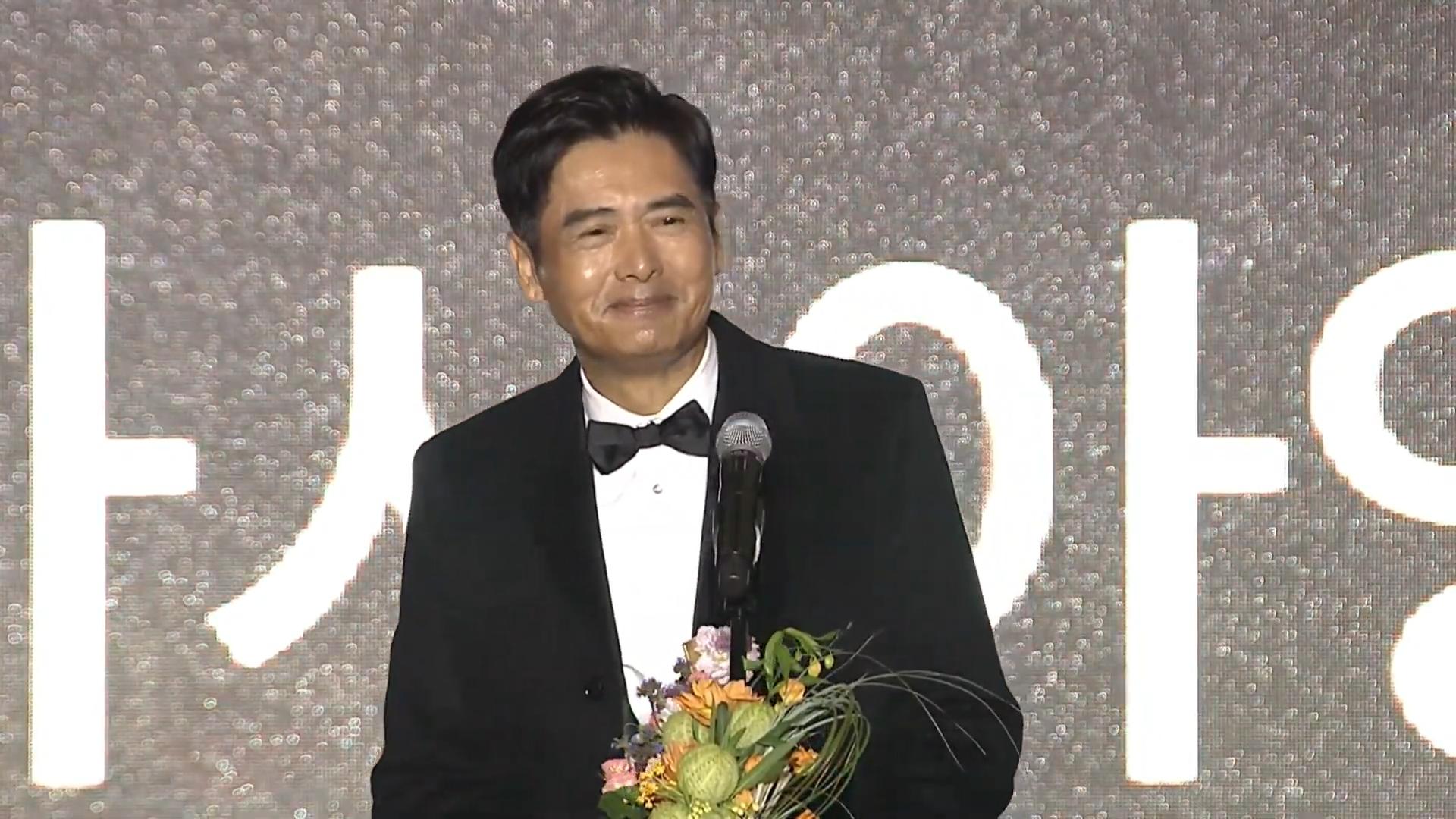 釜山電影節｜周潤發獲頒亞洲電影人獎 廣東話致辭︰多謝TVB多謝香港電影