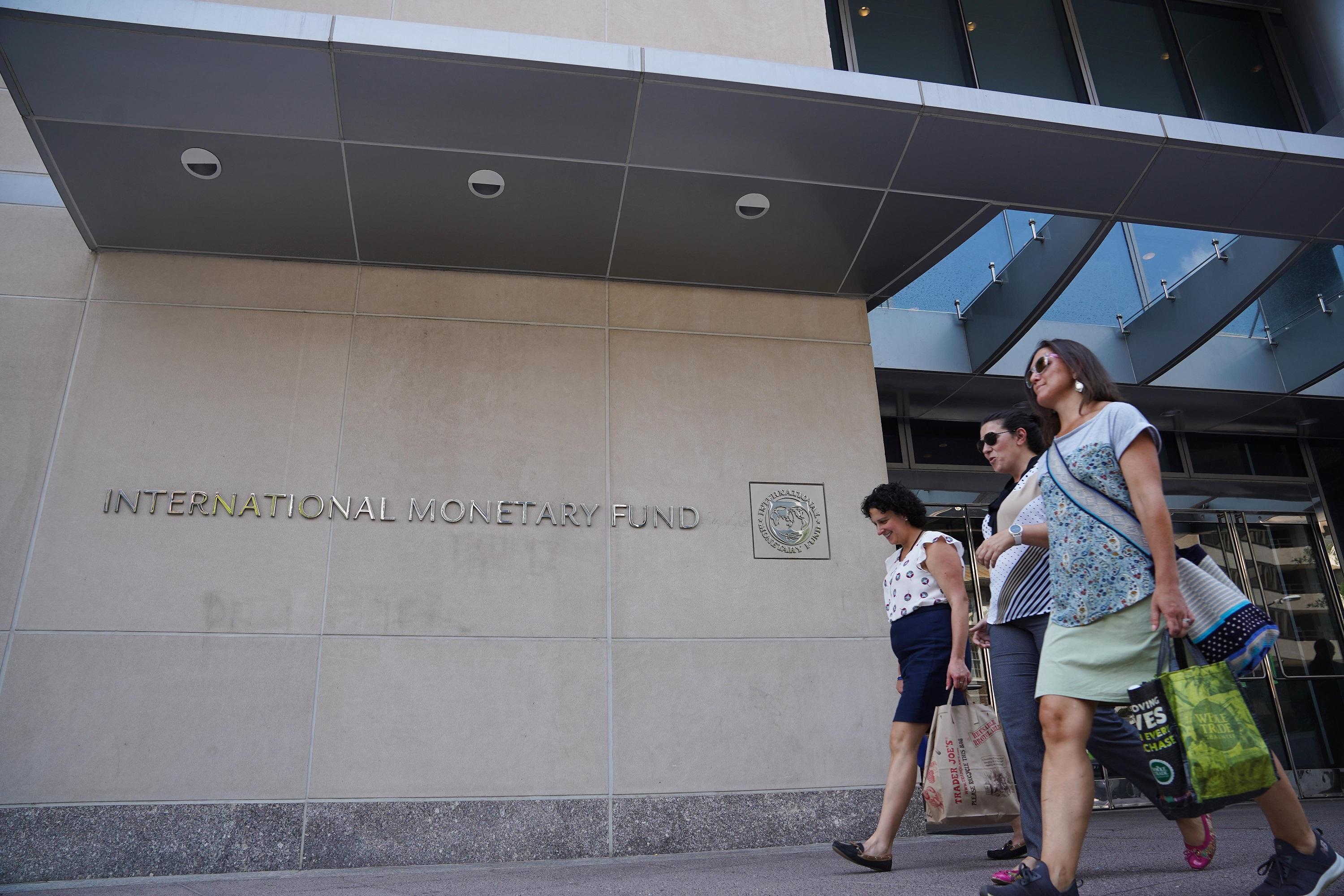 經濟展望｜IMF降全球明年經濟增長預測 內地預測遭下調