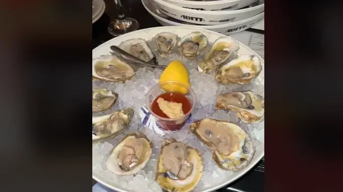 初次約會｜美國女子初次約會狂嗌48隻生蠔　男伴扮去廁所逃走