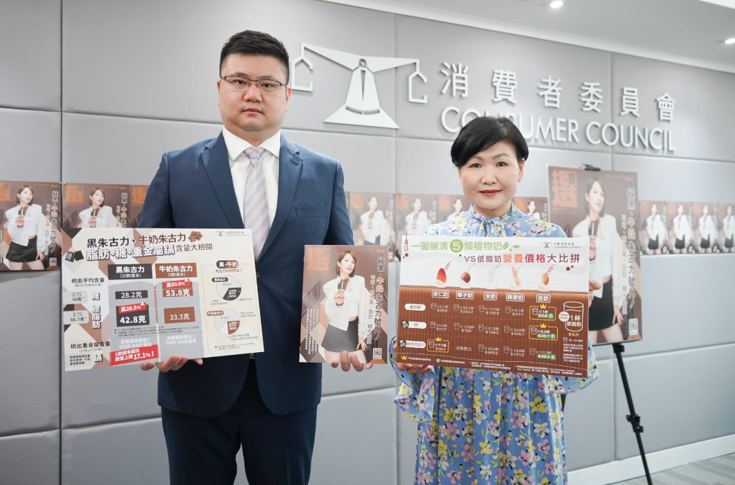 消委會總幹事黃鳳嫺（右）表示，一直密切監察「暗網」的情況，留意有否個人資料被洩漏，至今未有發現。（李睿哲攝）