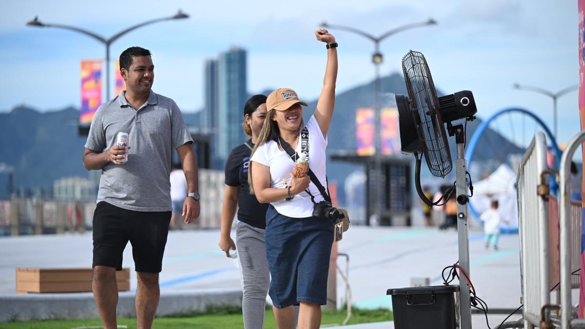衞生署鼓勵市民將日行萬步融入日常生活。(資料圖片／陳奕釗攝)