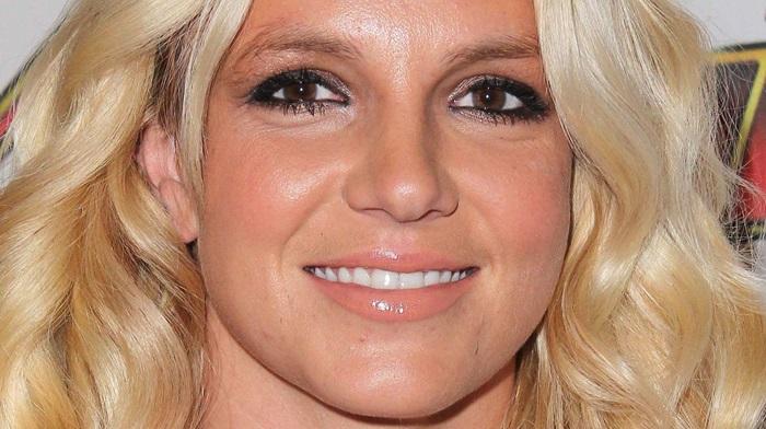 Britney Spears回憶錄爆14歲失身 麥當娜一吻成密友