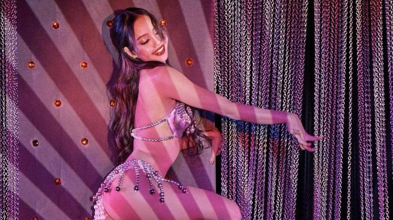 Lisa@BLACKPINK瘋馬騷 公開舞台上香艷埸面