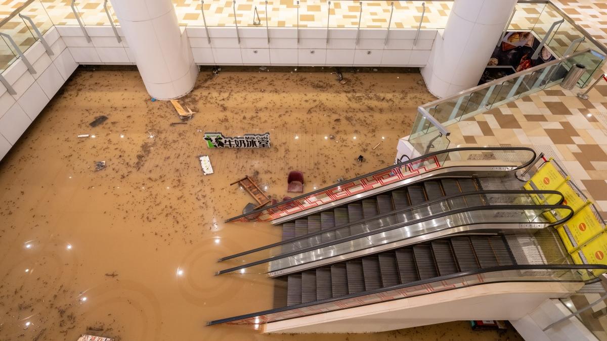 黃大仙中心北館在世紀暴雨後，地庫幾近被雨水淹沒。(資料圖片／陳奕釗攝)