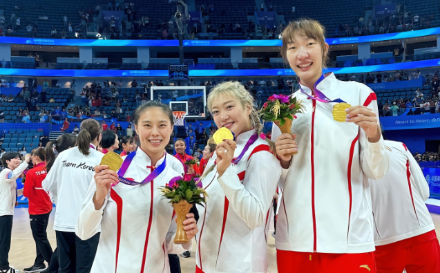 四川遠達美樂籃球俱樂部宣布麾下球員王思雨、李夢和韓旭（從左至右）代表中國女籃取得佳績，每人獲贈一個位於雲南元謀縣的732呎住宅單位。(網上圖片)