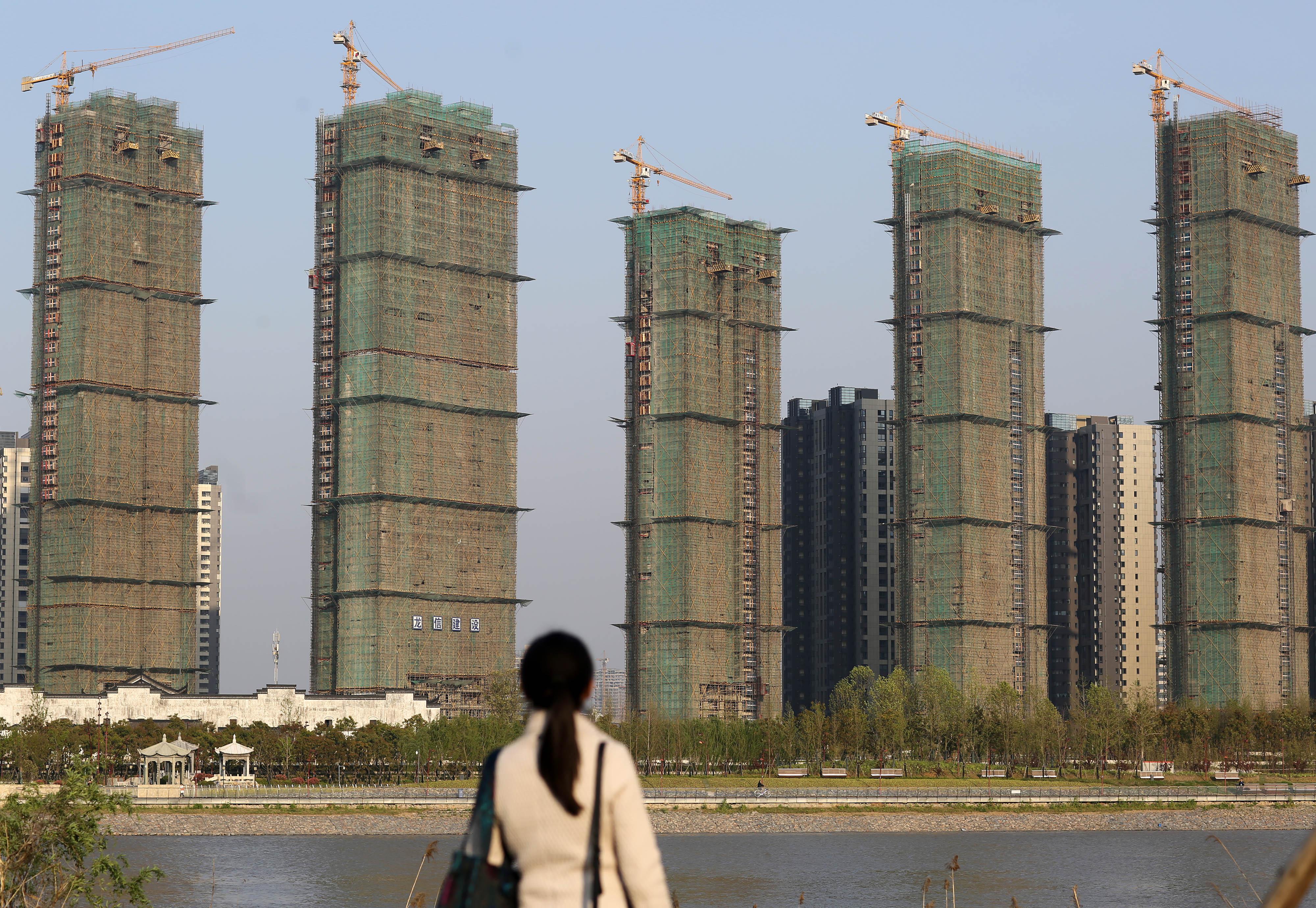 內房困局｜中央救市！傳內地擬擲萬億人幣救樓市