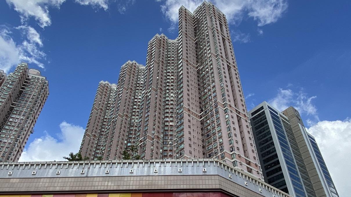 荃灣區租賃交投持續活躍，本月累錄約220宗租務成交，其中愉景新城兩房戶獲租客預繳一年租，以每月1.58萬元承租。