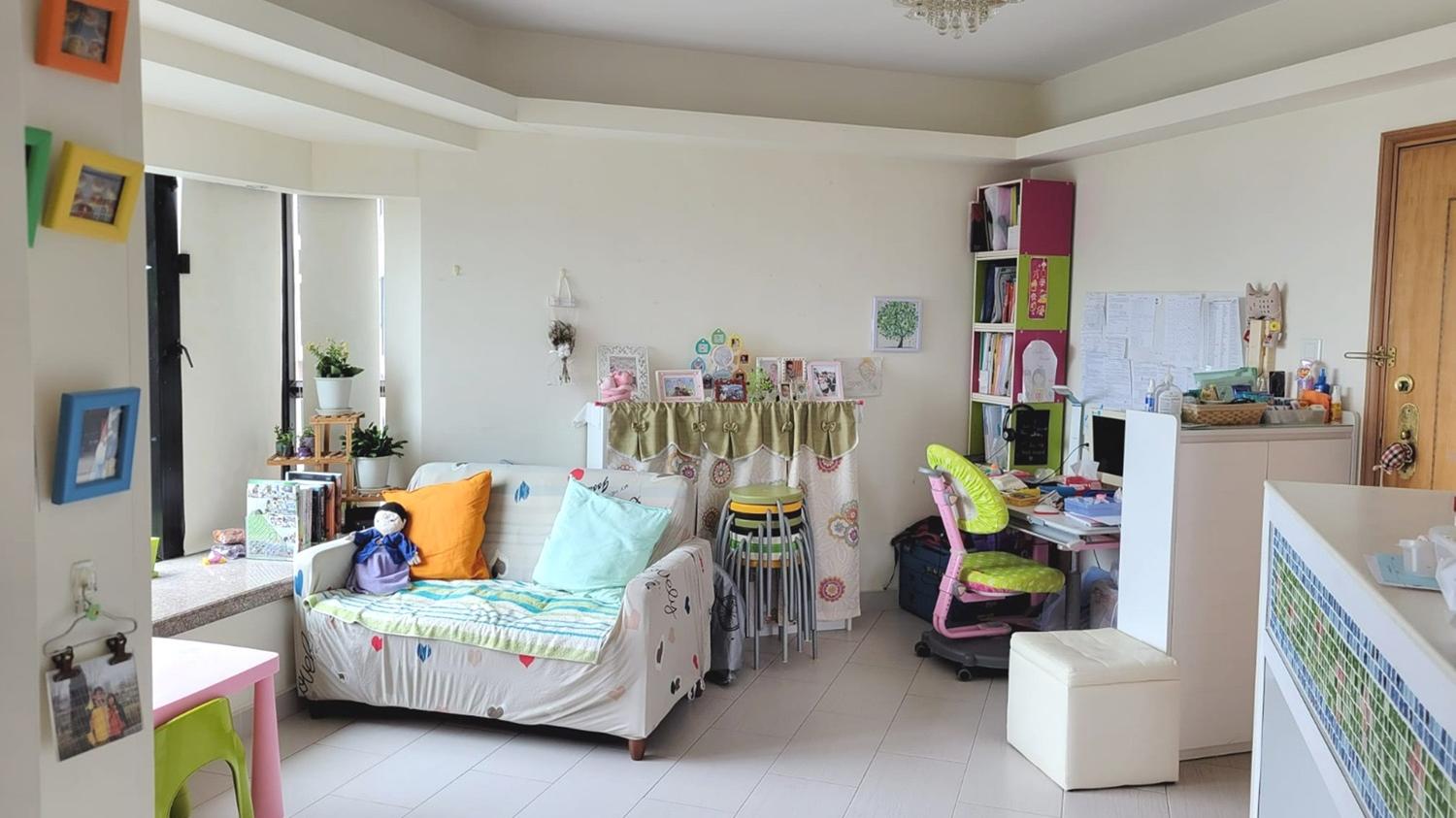 大廳不屬傳統方方正正格局，但亦實用及易擺位。