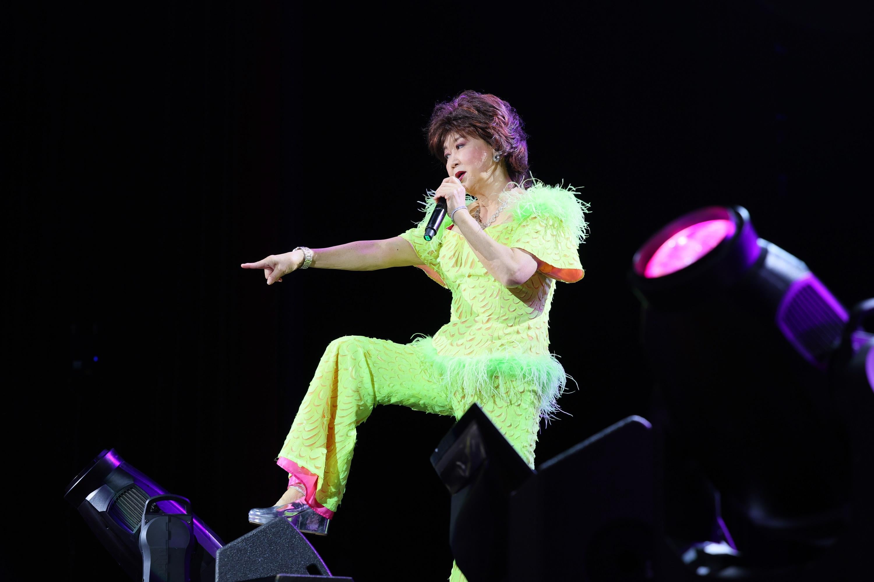 朱咪咪過大海開騷收利是 掦言千金難買長者笑 唔收錢都唱