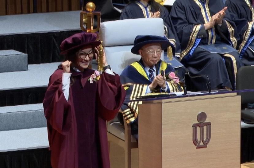 楊紫瓊獲科大頒授榮譽博士 哽咽落淚︰做博士係我嘅夢想 