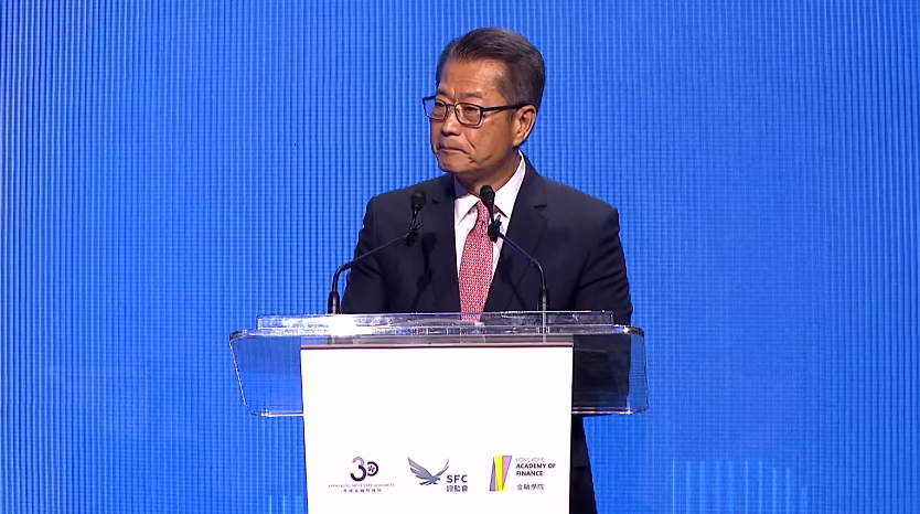 金融峰會｜陳茂波表示，港府正積極尋求與中東及東盟合作，並建立朋友圈。(直播截圖)