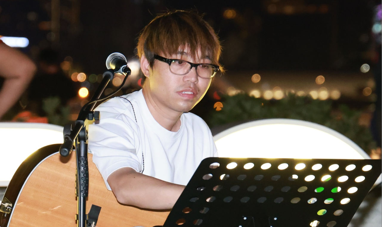 「港版吳業坤」羅小羅來港busking吸過百人 盼用音樂拉近大家距離